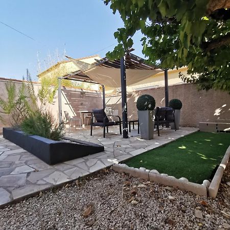Gites Avec Grande Piscine Et Sa Terrasse Privative Bernis Exterior photo
